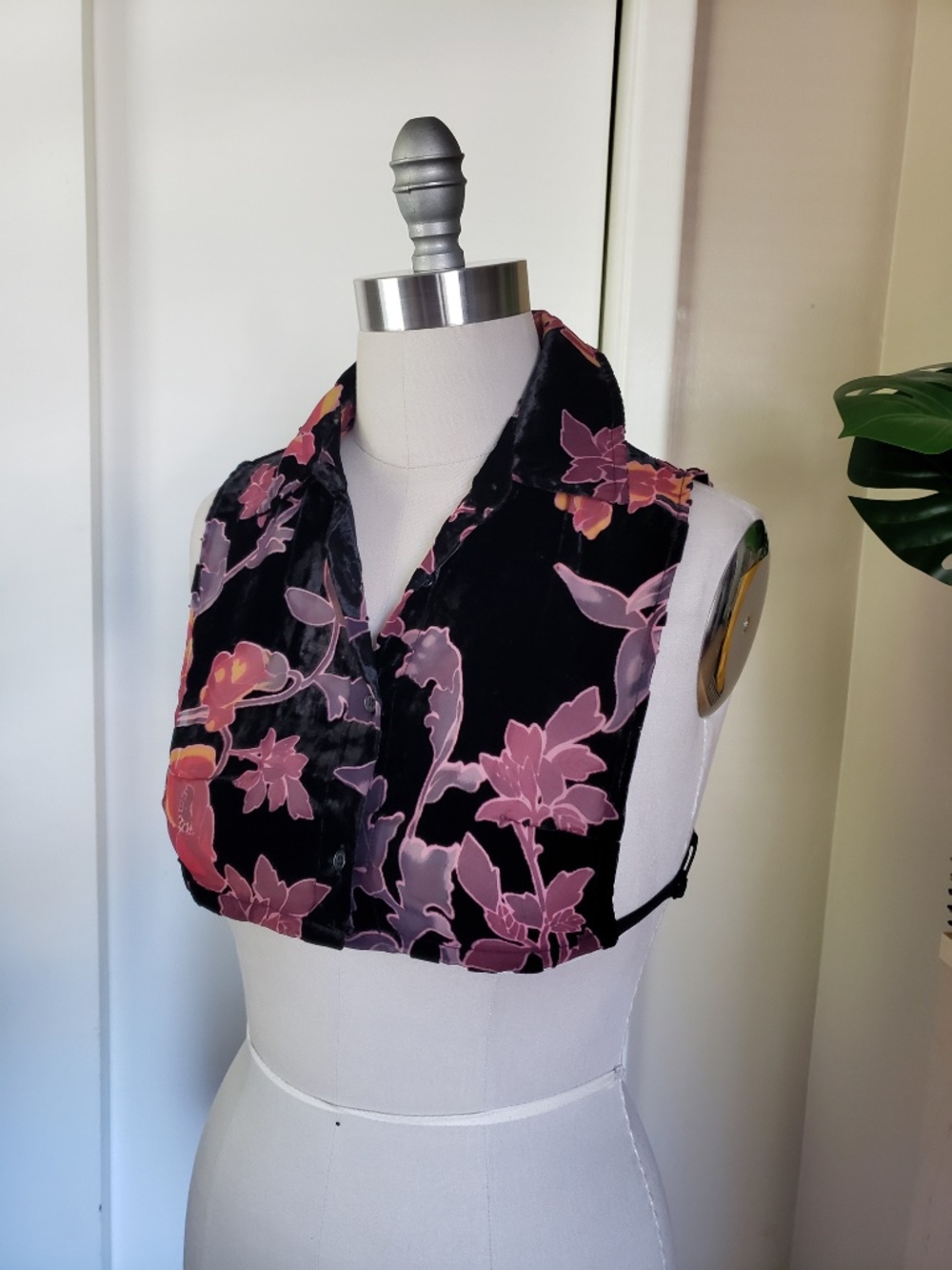 Floral Velvet Crop Top Size Small NEW